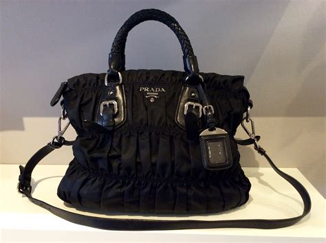 prada borse goffrate|prada bag 2010.